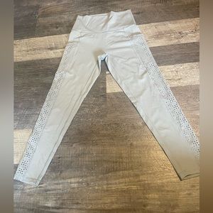 Aerie Move Lasercut High Waisted 7/8 Eyelit Leggings Sz M Short